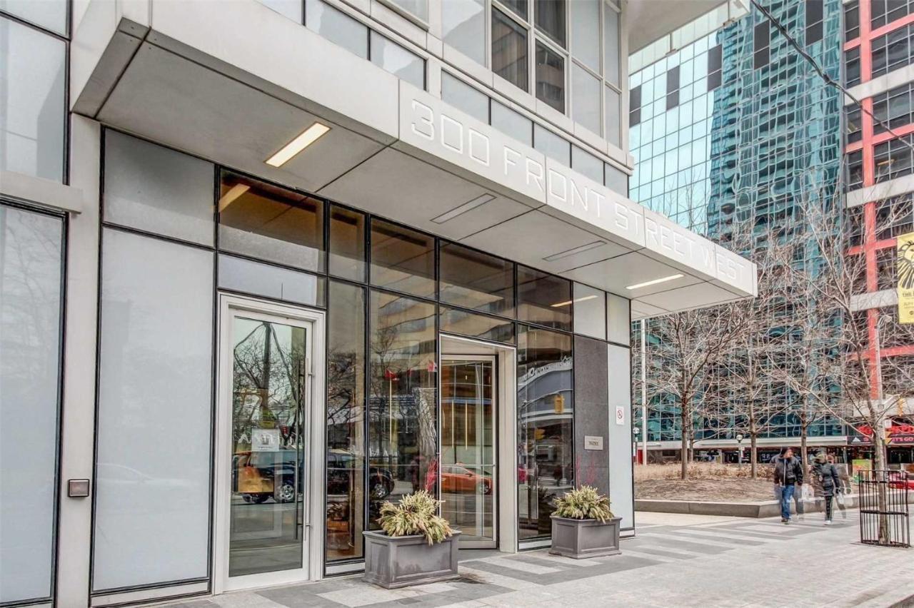 Front Street Suites Toronto Exteriör bild